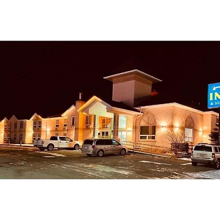 Aurora Park Inn & Suites Доусън Крийк Екстериор снимка