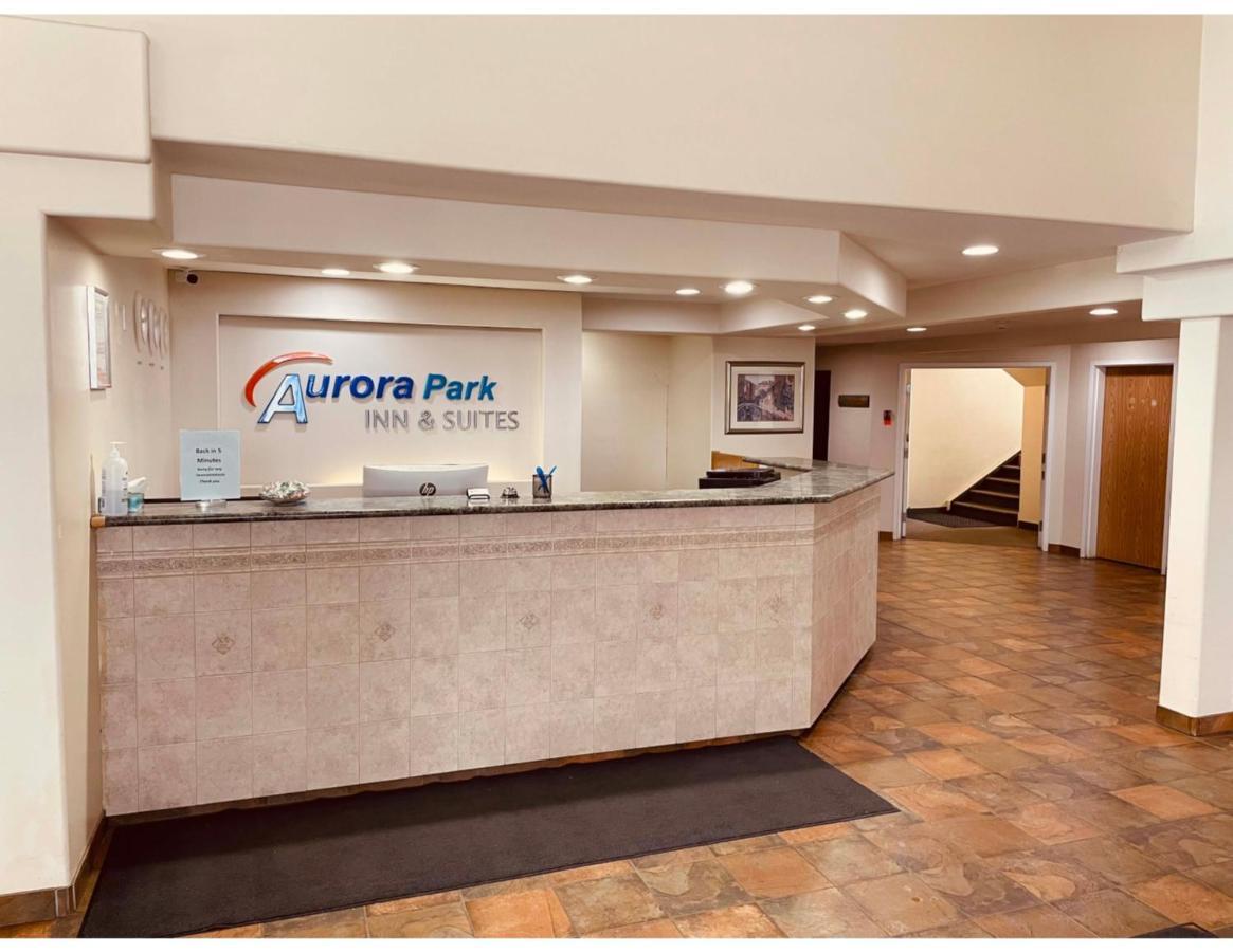 Aurora Park Inn & Suites Доусън Крийк Екстериор снимка